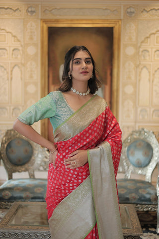 Elegant Kanjivaram Silk Saree with Zari Weaving Work with Blouse ClothsVilla
