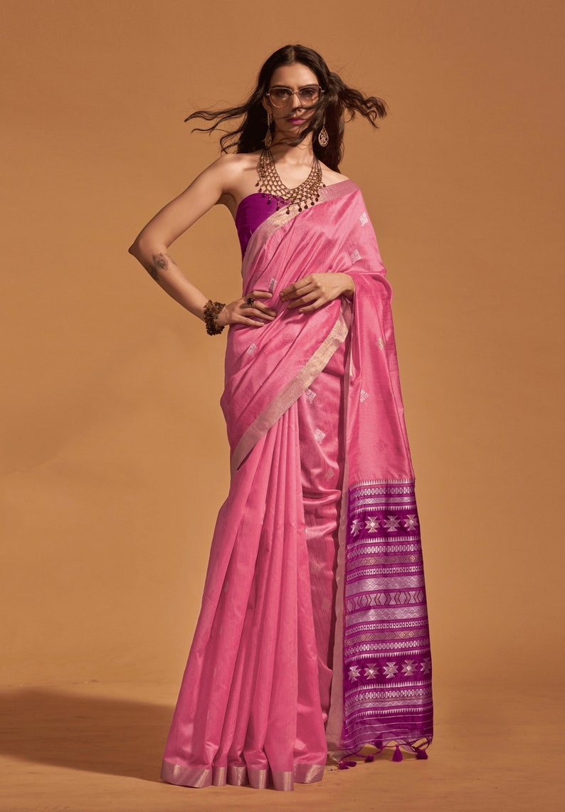 Pink Elegant Banarasi Blended Silk Saree with Intricate Timeless Design – Ideal for Grand Occasions ClothsVilla Main image