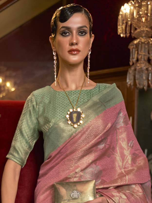 Pink Elegant Tanchoi Woven Banarasi Silk Blend Saree with Blouse Piece Secondary image