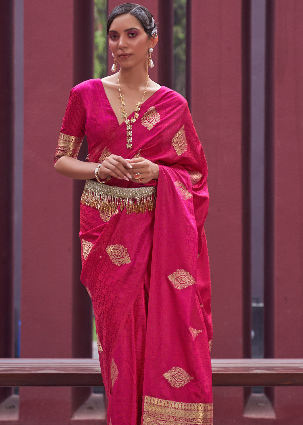 Pink Regal Woven Pure Silk Banarasi Saree Secondary image