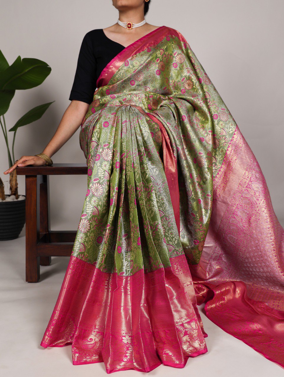 Pista Jacquard Silk Saree with Exquisite Zari Weaving – Perfect for Elegant Occasions