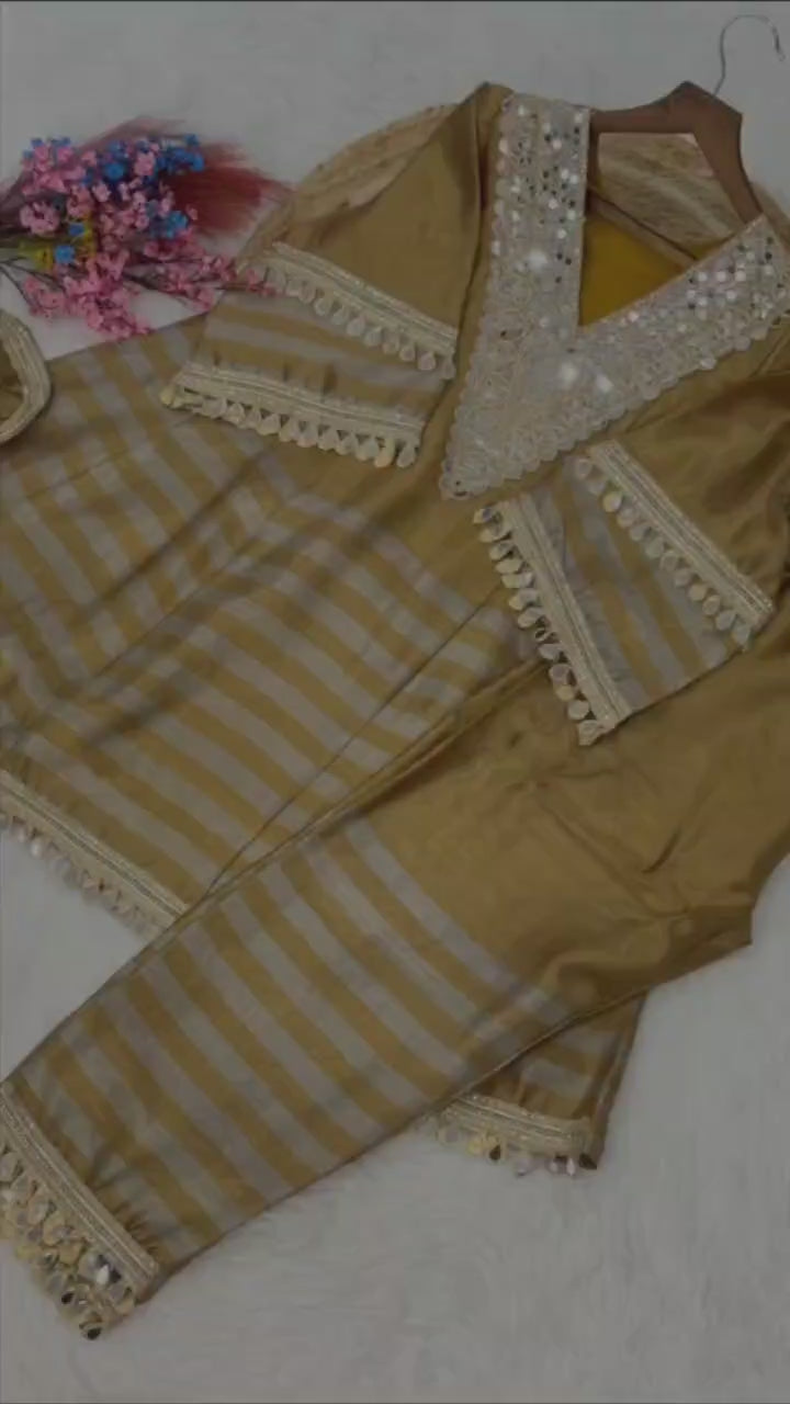 Two-Tone Mirror Work Kurta Set with Batwa