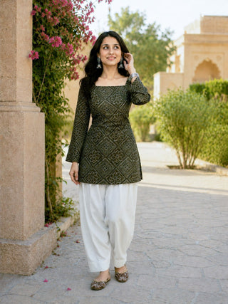 Print Kurti with Linen Cotton Farsi Pant Set ClothsVilla