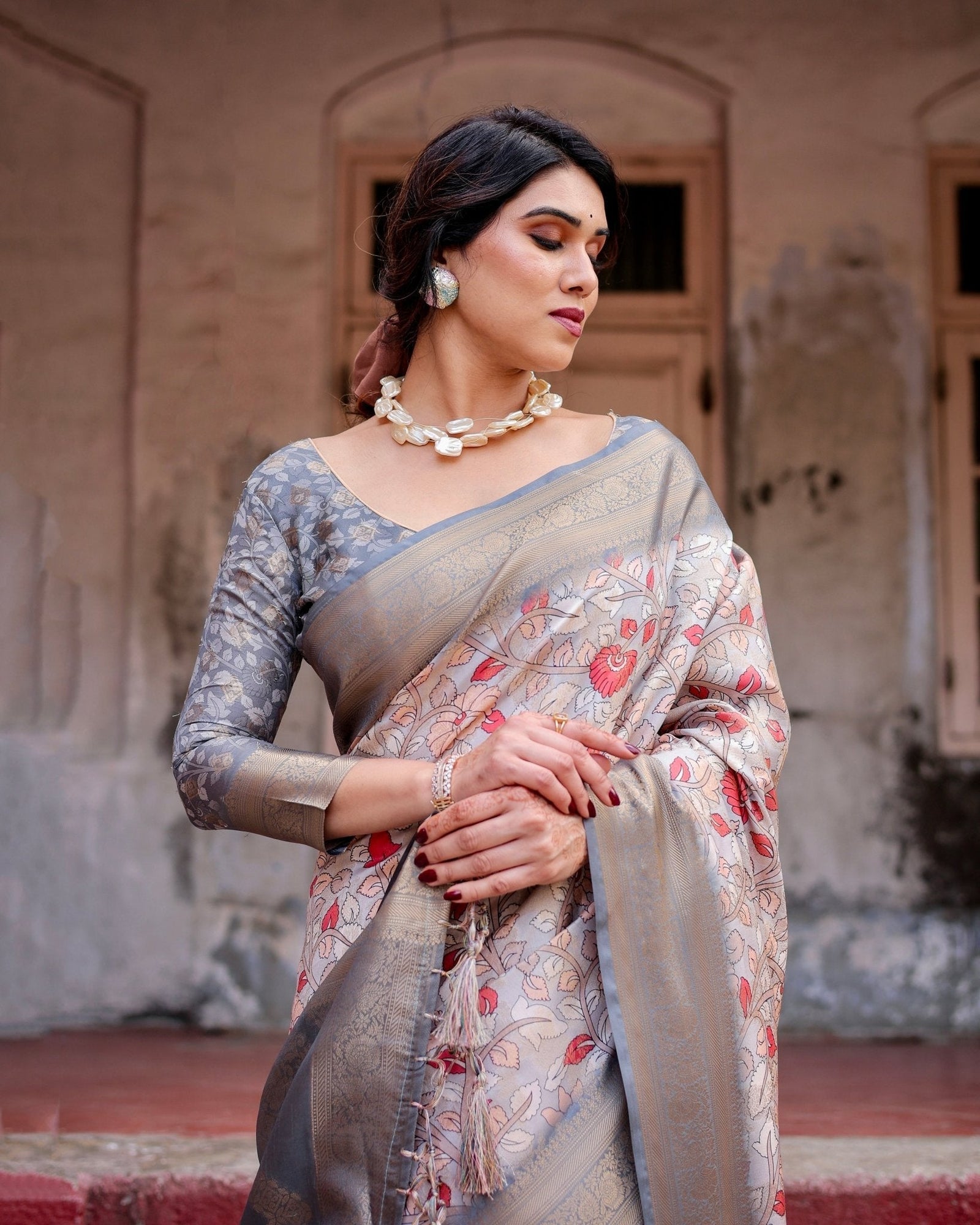 Elegant Grey Banarasi Silk Saree with Intricate Floral Design and Zari Weave BANARASI PRINTED