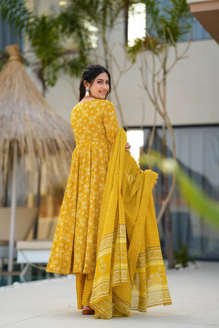 Pure Muslin Digital Print Anarkali Kurti Pant Dupatta Set Clothsvilla