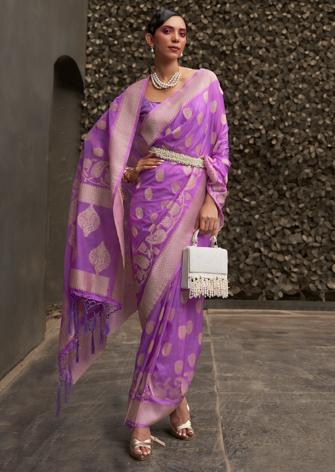 Purple Elegant Silk Blend Banarasi Saree with Unstitched Blouse Piece Secondary image