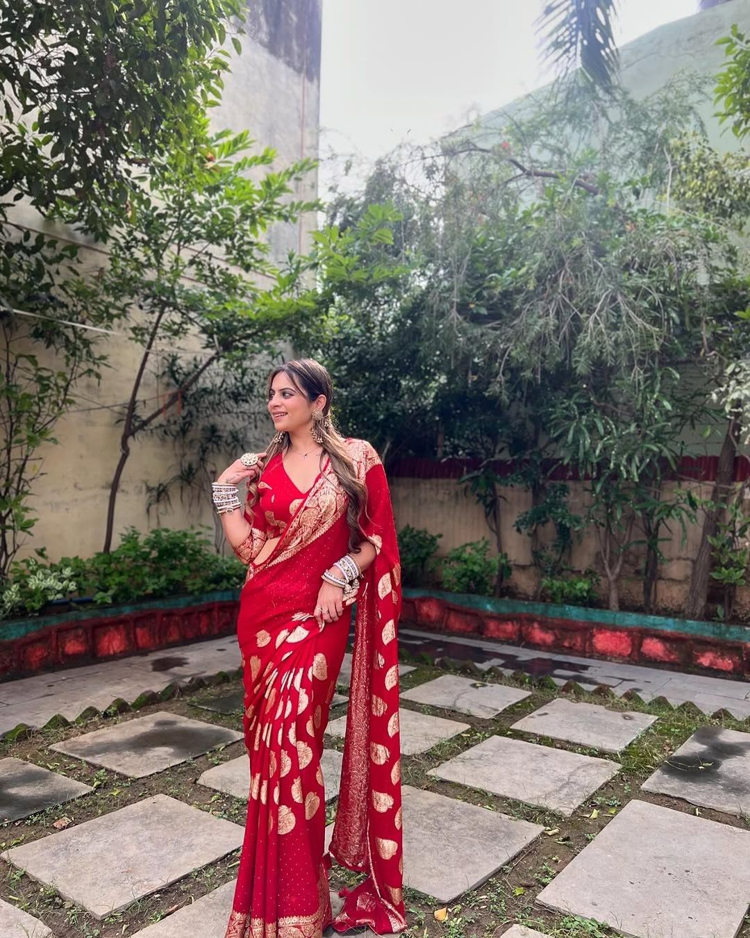 Red Elegant Viscose Georgette Saree with Unstitched Blouse Piece ClothsVilla