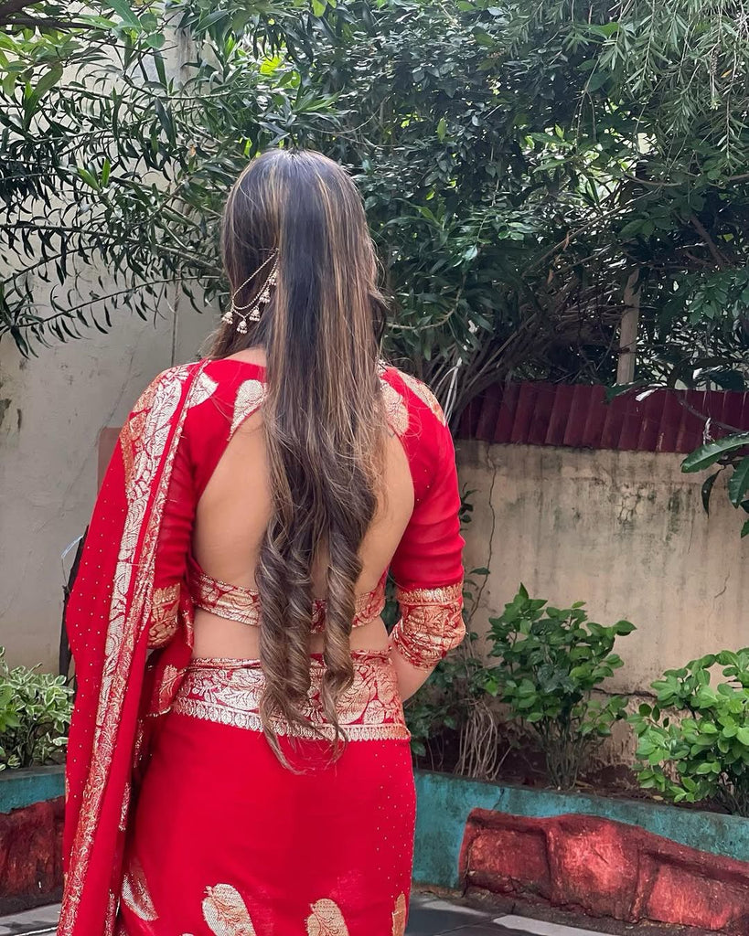 Red Elegant Viscose Georgette Saree with Unstitched Blouse Piece ClothsVilla