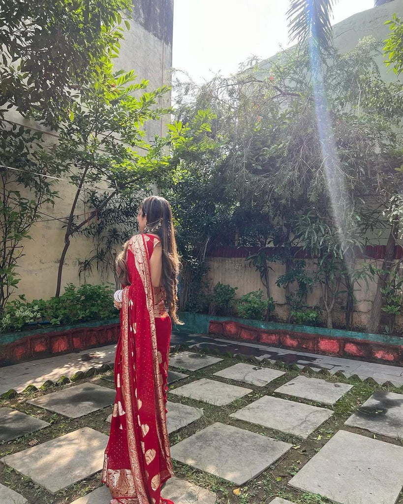 Red Elegant Viscose Georgette Saree with Unstitched Blouse Piece ClothsVilla