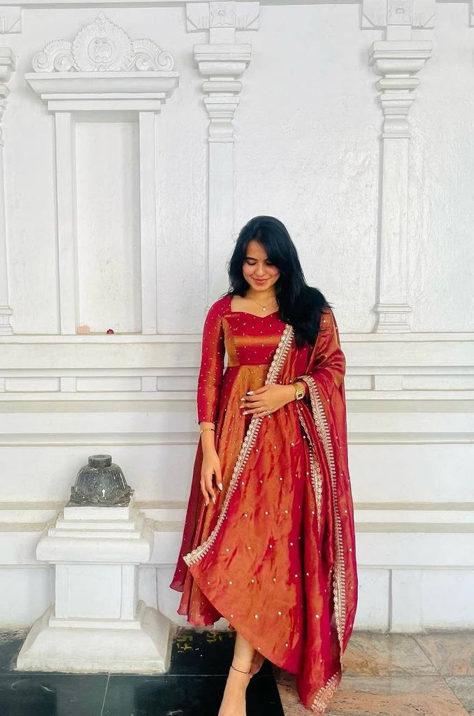 Red Premium Designer Party Wear Pur Twil Gold Net Anarkali G Red Premium Designer Party Wear Pur Twil Gold Net Anarkali G