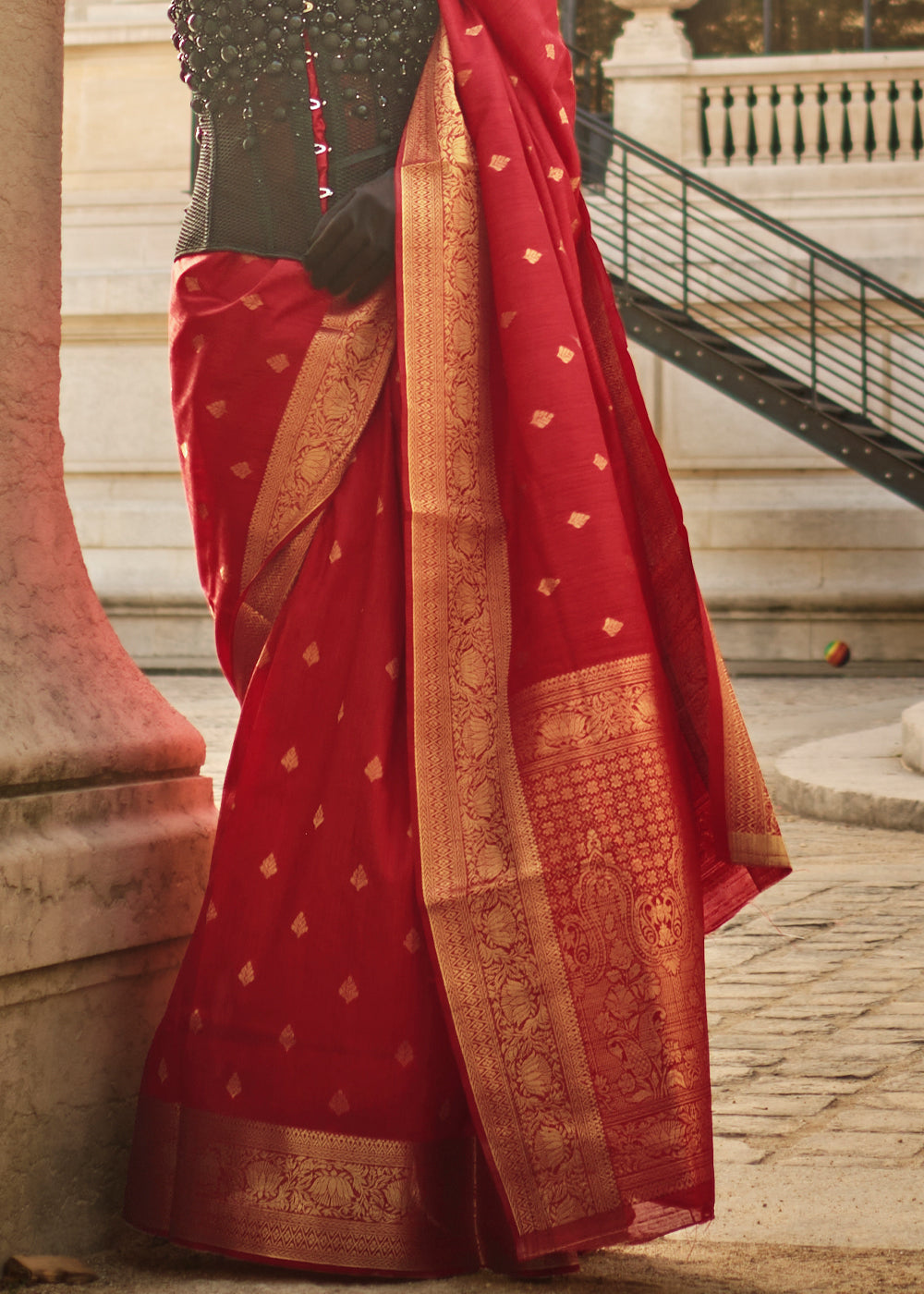 Red Regal Banarasi Blended Silk Saree with Intricate Timeless Design & Unstitched Blouse ClothsVilla