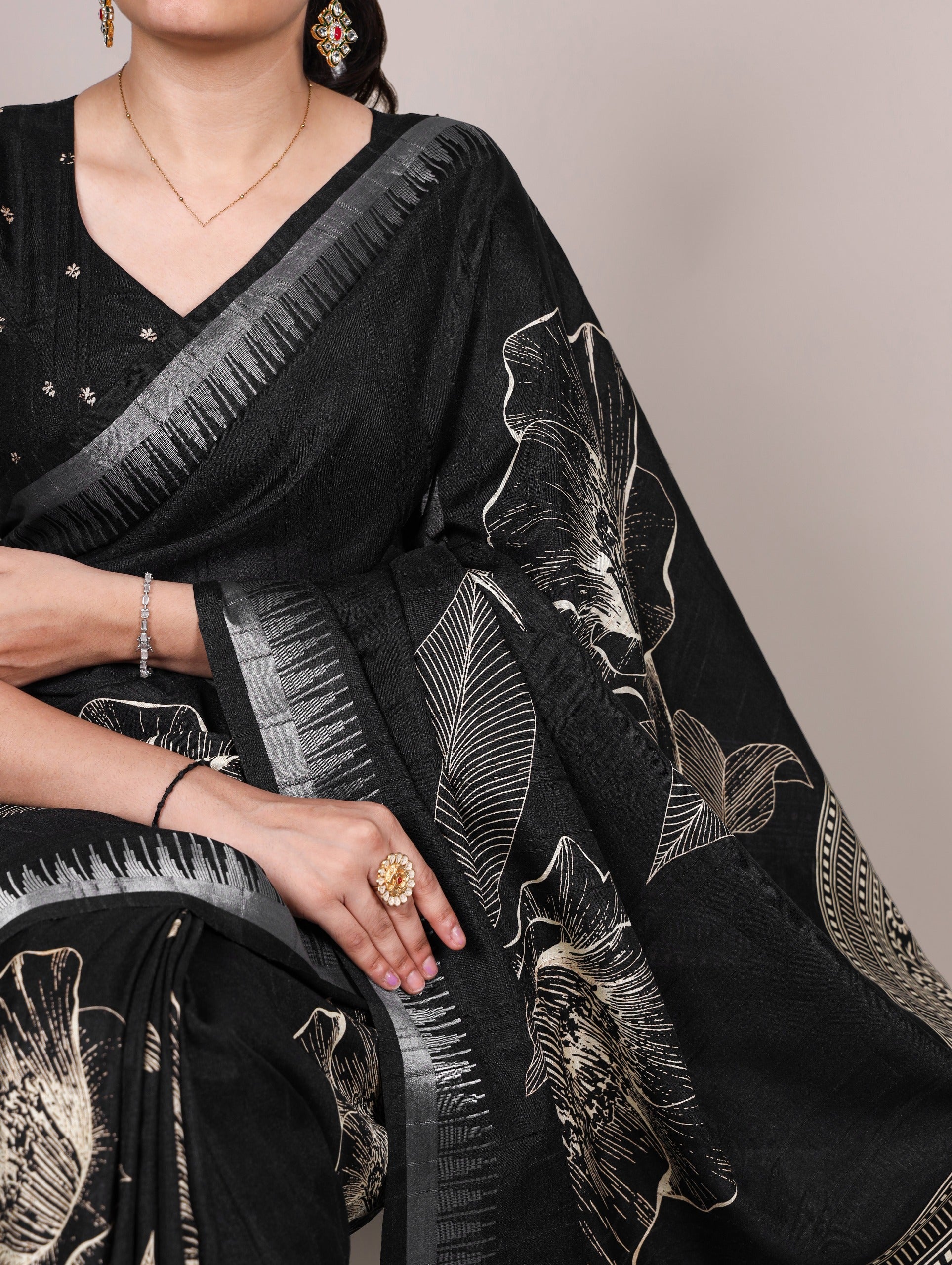 Silk Floral Printed Saree Secondary image