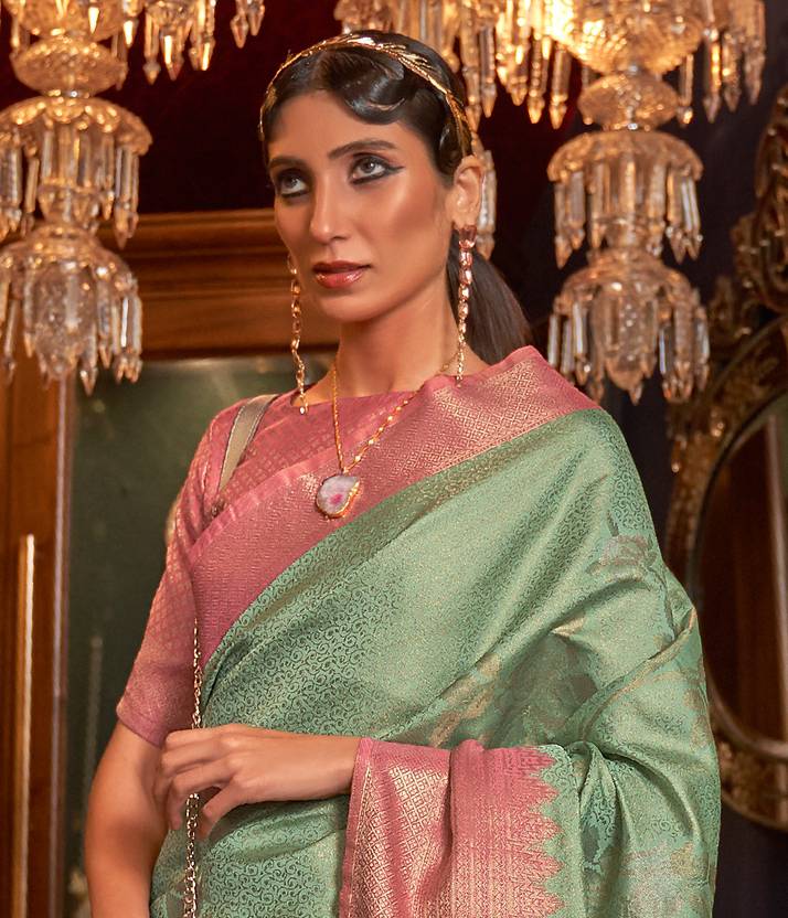 Sky Blue Elegant Tanchoi Woven Banarasi Silk Blend Saree with Blouse Piece Secondary image