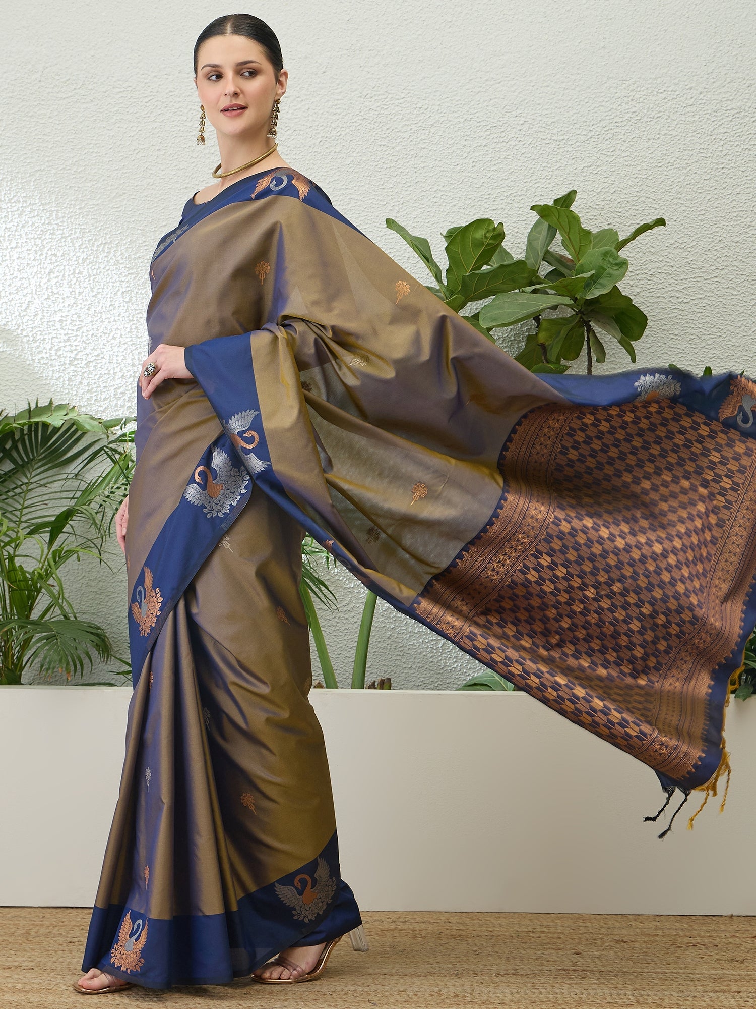 Tarunika Handloom Silk Saree for Wedding & Festive Wear ClothsVilla