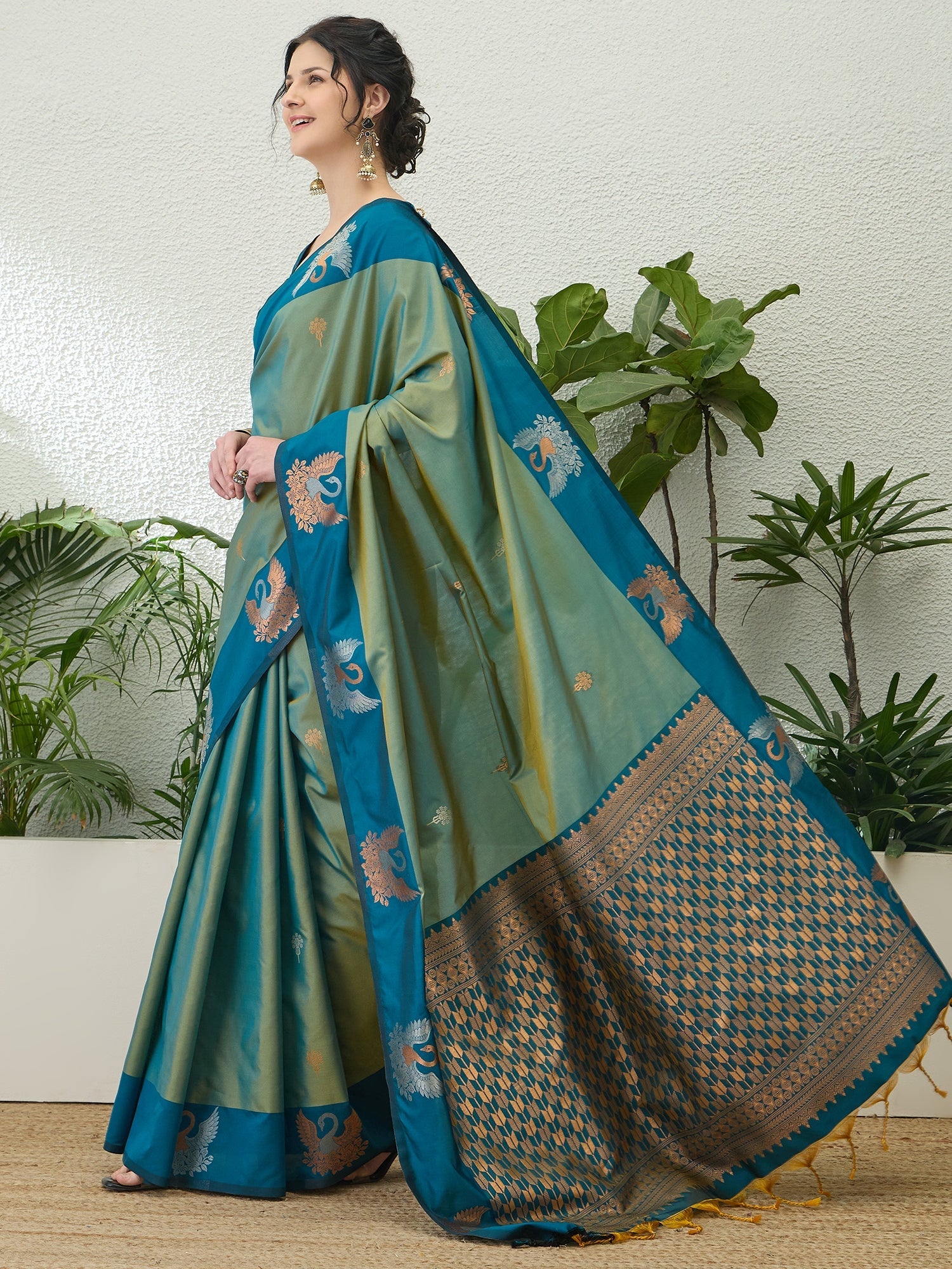 Tarunika Handloom Silk Saree for Wedding & Festive Wear ClothsVilla