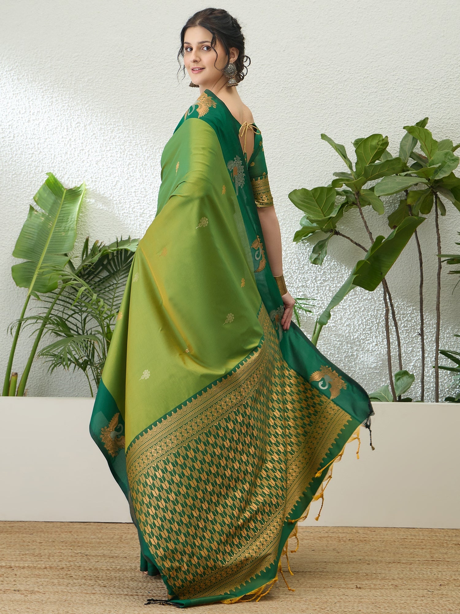 Tarunika Handloom Silk Saree for Wedding & Festive Wear ClothsVilla