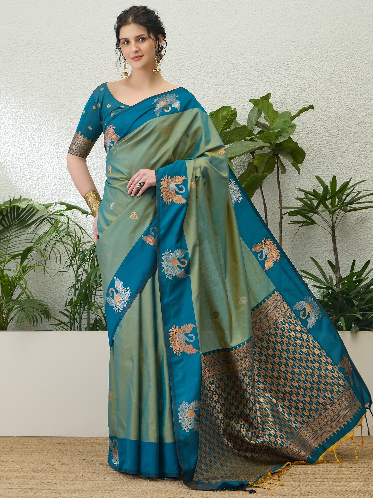 Tarunika Handloom Silk Saree for Wedding & Festive Wear ClothsVilla