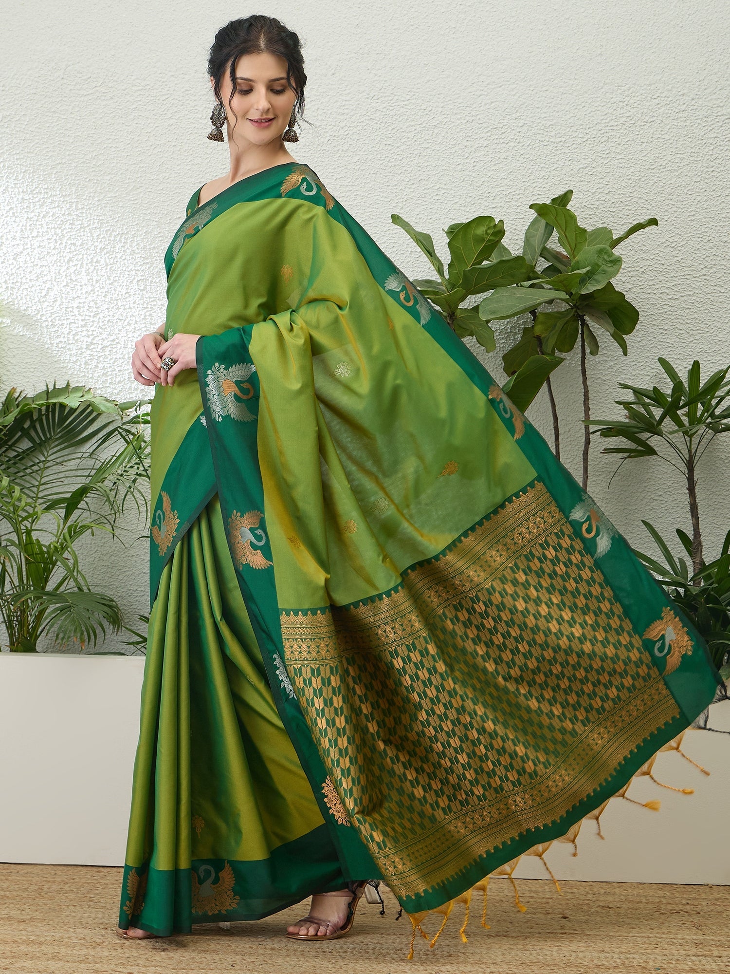 Tarunika Handloom Silk Saree for Wedding & Festive Wear ClothsVilla