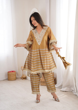 Two-Tone Mirror Work Kurta Set with Batwa ClothsVilla