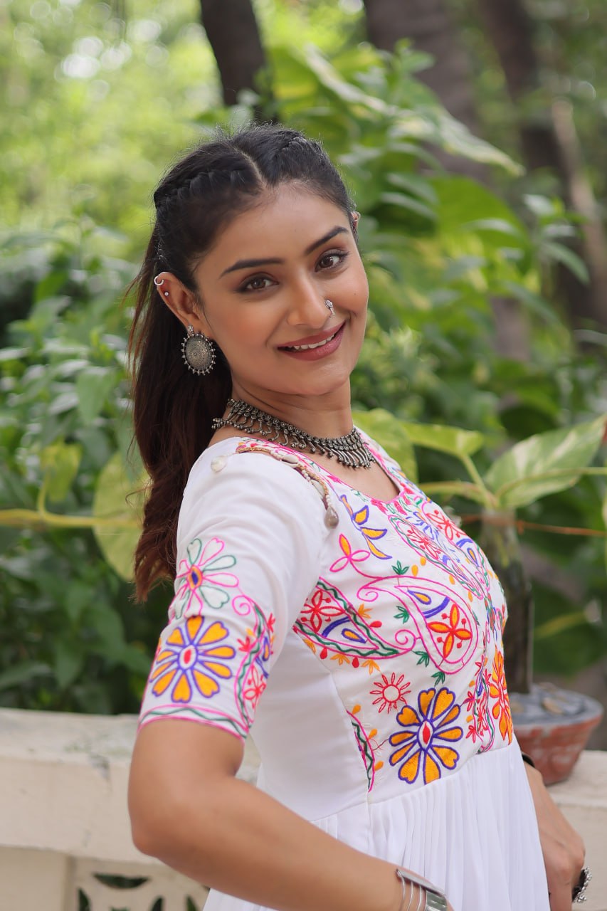 White Designer 14kg Rayon Gathering Frill Gown with Kutchi Gamthi Embroidery ClothsVilla
