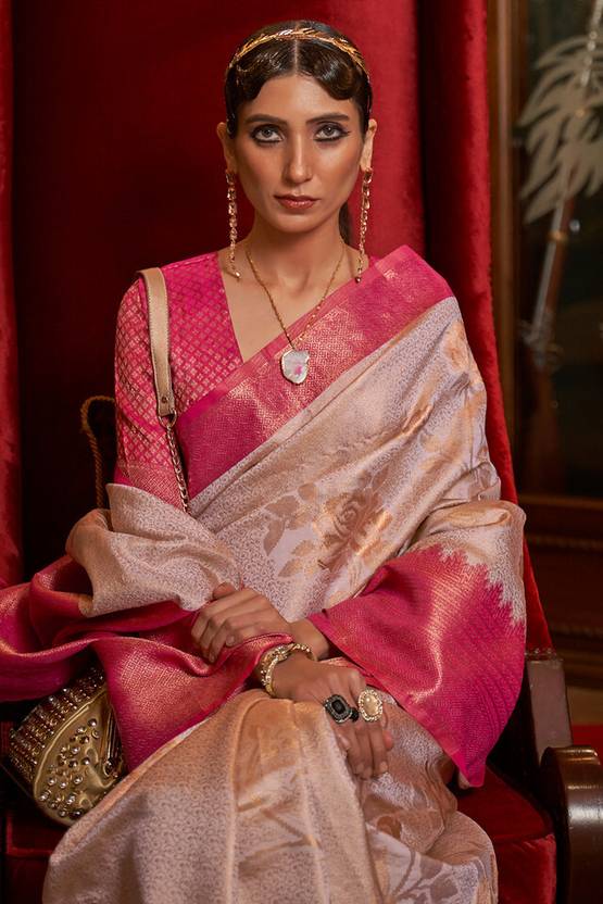 White Elegant Tanchoi Woven Banarasi Silk Blend Saree with Blouse Piece ClothsVilla