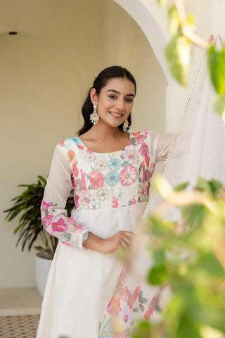 White Floral Digital Printed Organza Silk Anarkali Set with Gota Lace Dupatta – Fully Stitched ClothsVilla