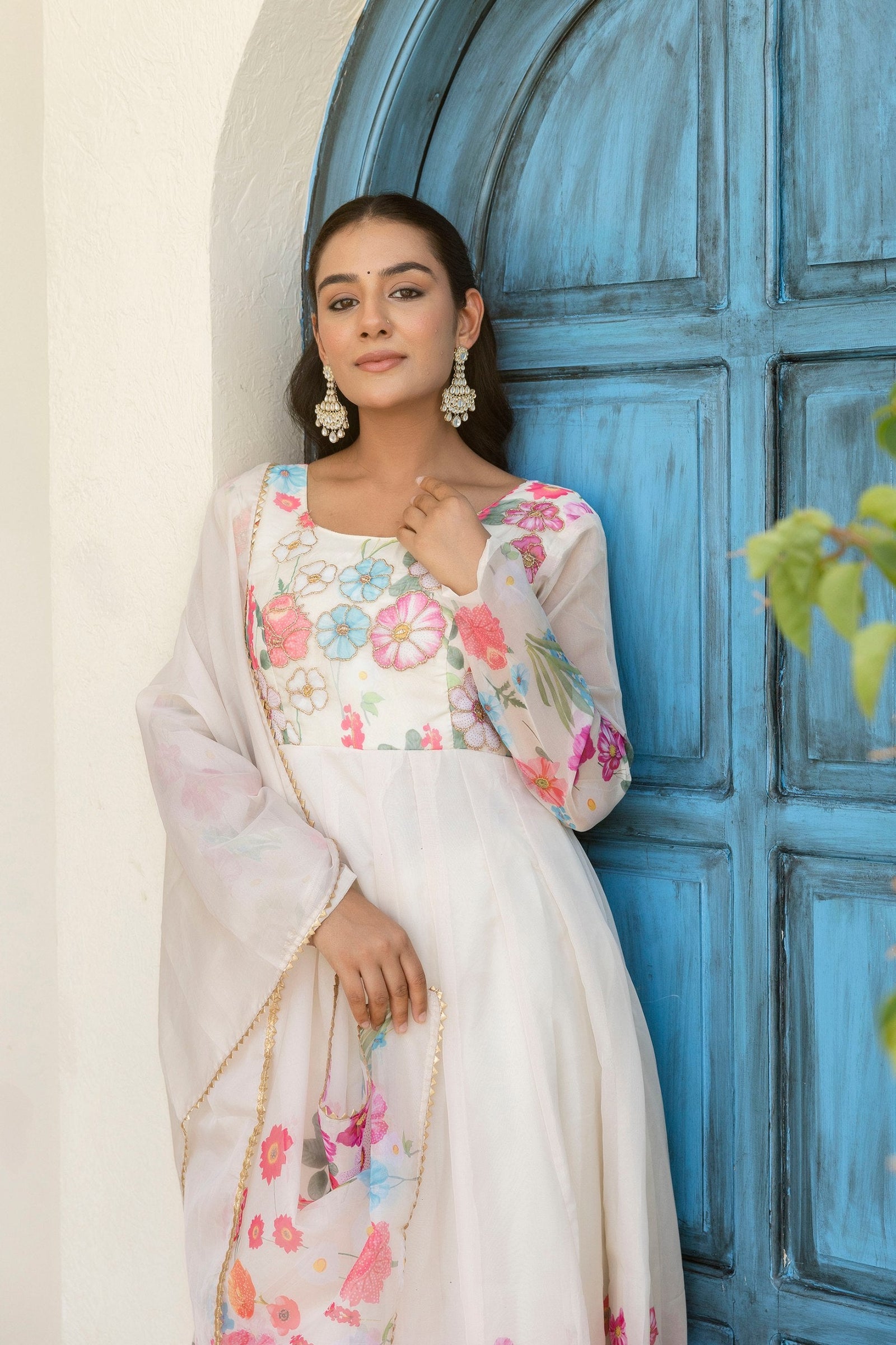 White Floral Digital Printed Organza Silk Anarkali Set with Gota Lace Dupatta – Fully Stitched ClothsVilla