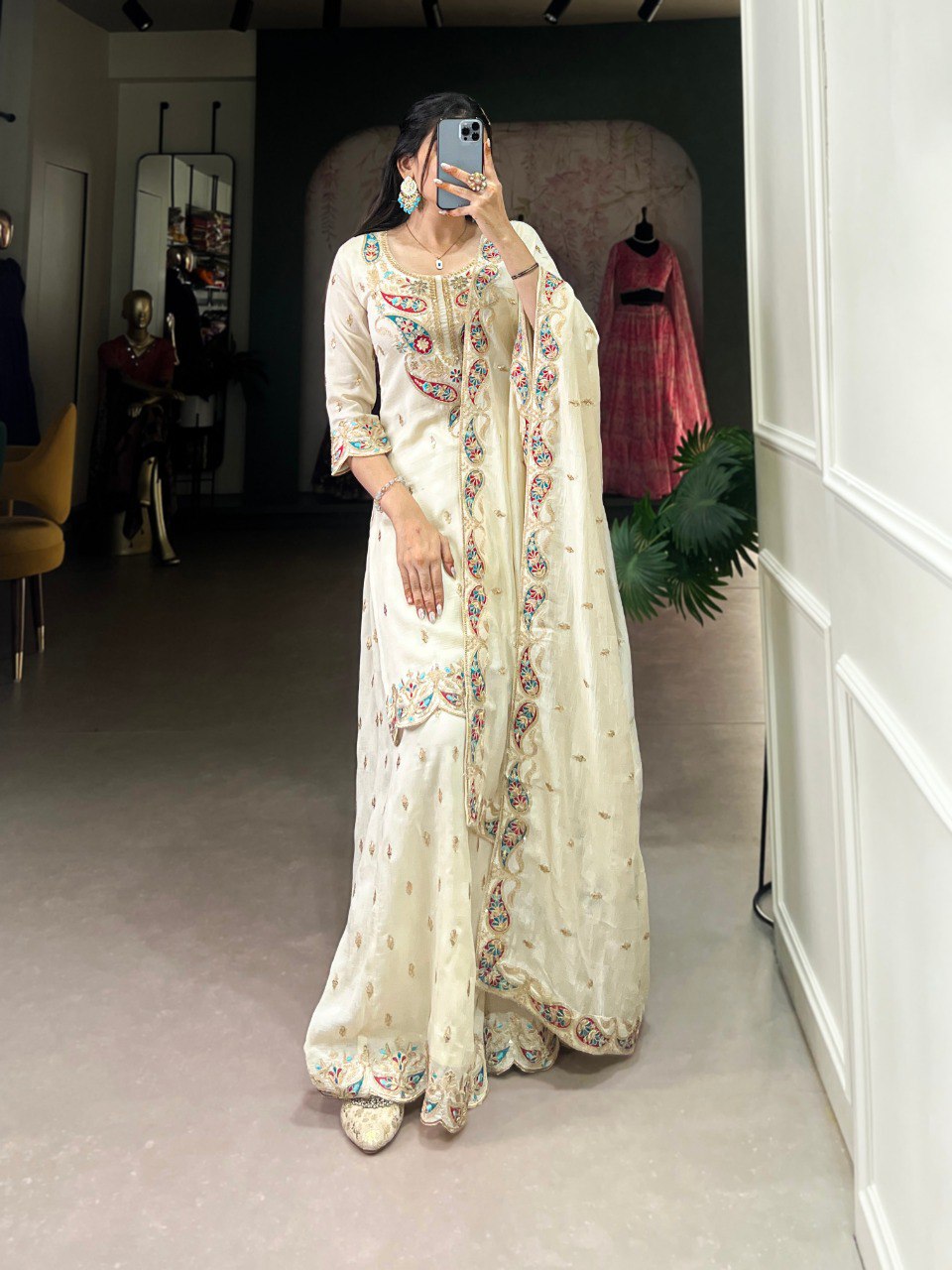 Off White Graceful Vichitra Silk Ensemble – A Perfect Fusion of Classic Elegance & Modern Flair