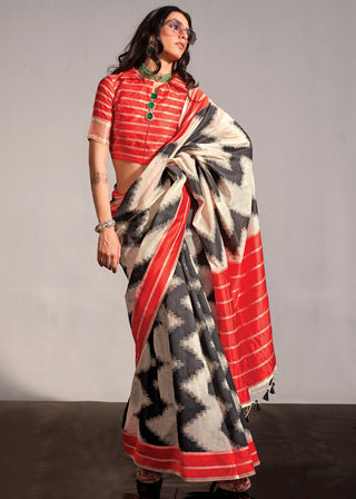 White Regal Banarasi Blended Silk Saree – Timeless Elegance for Grand Occasions ClothsVilla
