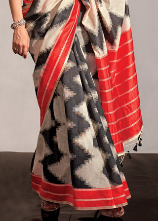 White Regal Banarasi Blended Silk Saree – Timeless Elegance for Grand Occasions ClothsVilla