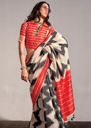 White Regal Banarasi Blended Silk Saree – Timeless Elegance for Grand Occasions ClothsVilla
