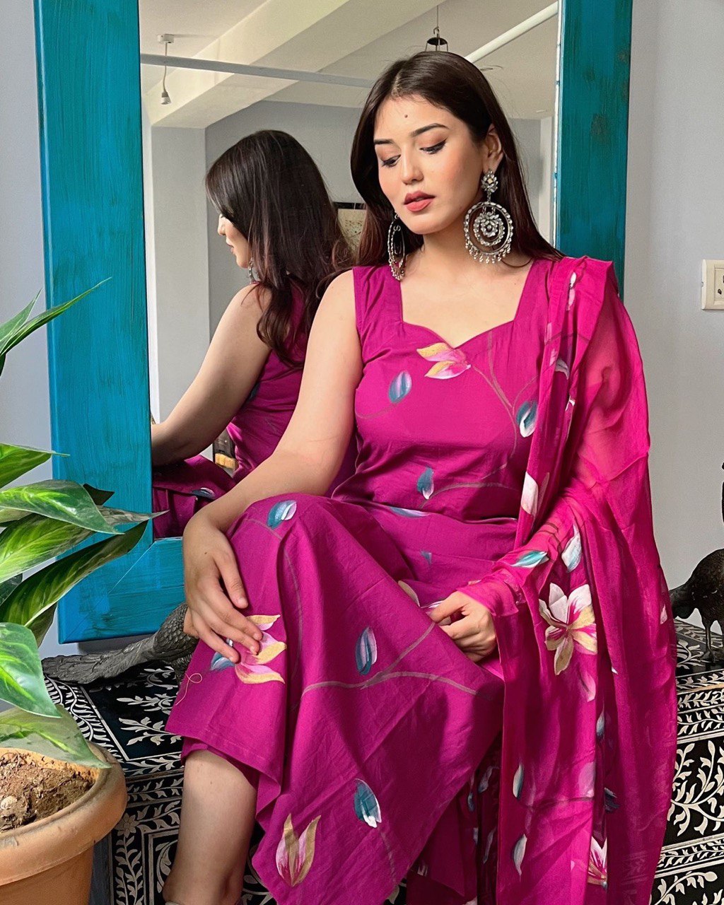 Wine Hot Elegant Floral Handpainted Straight Cut Suit ClothsVilla