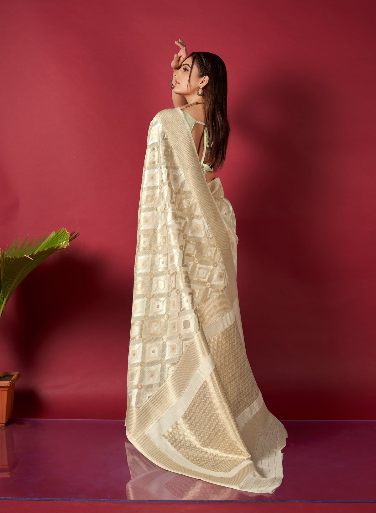 Muskaan Linen Ikkat Woven Saree Ivory Clothsvilla Main image