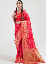 Load image into Gallery viewer, Ruby Pink Zari Woven Banarasi Silk Saree Clothsvilla