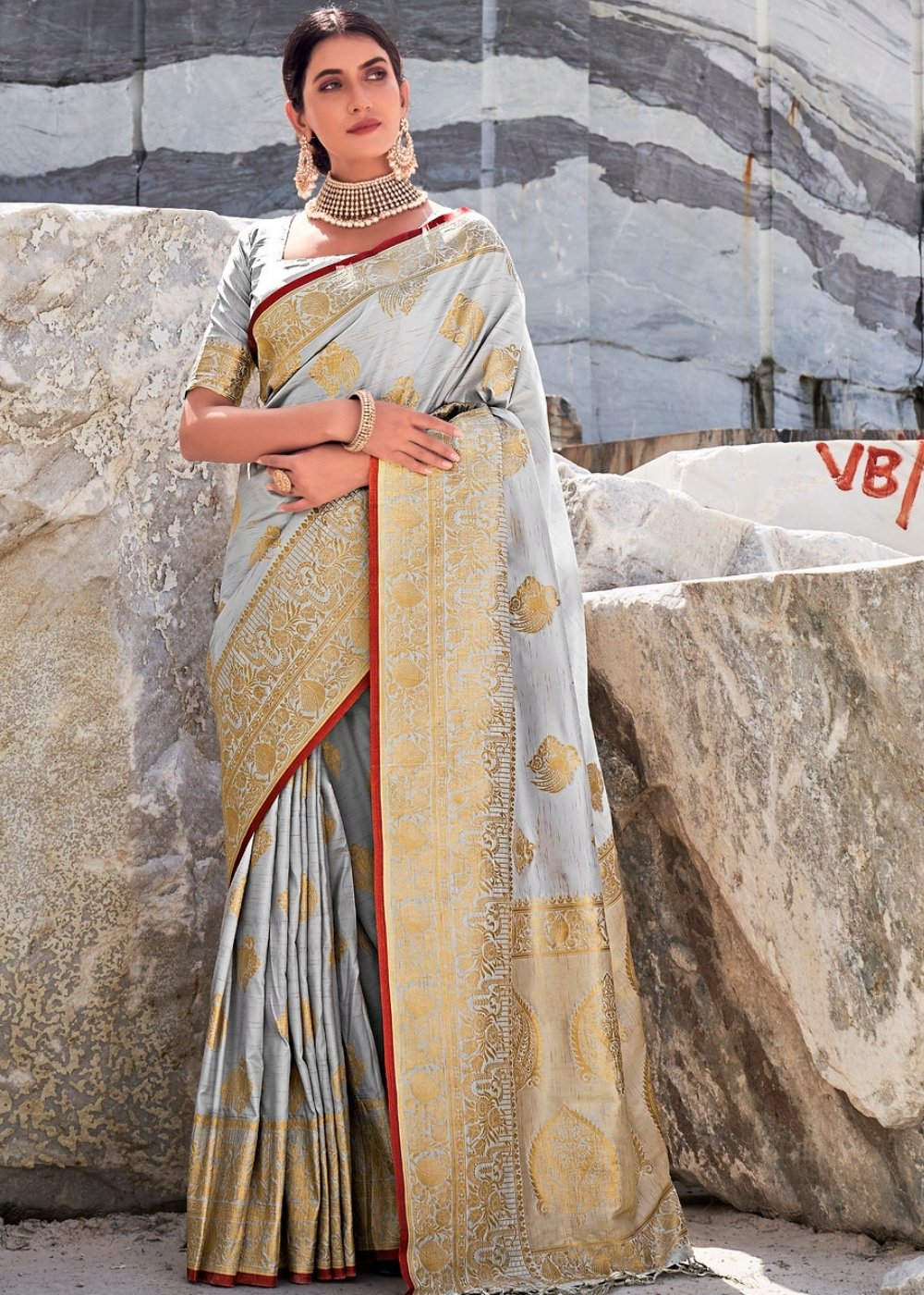 Pearl River Grey Woven Designer Silk Saree with Butti overall Clothsvilla Main image