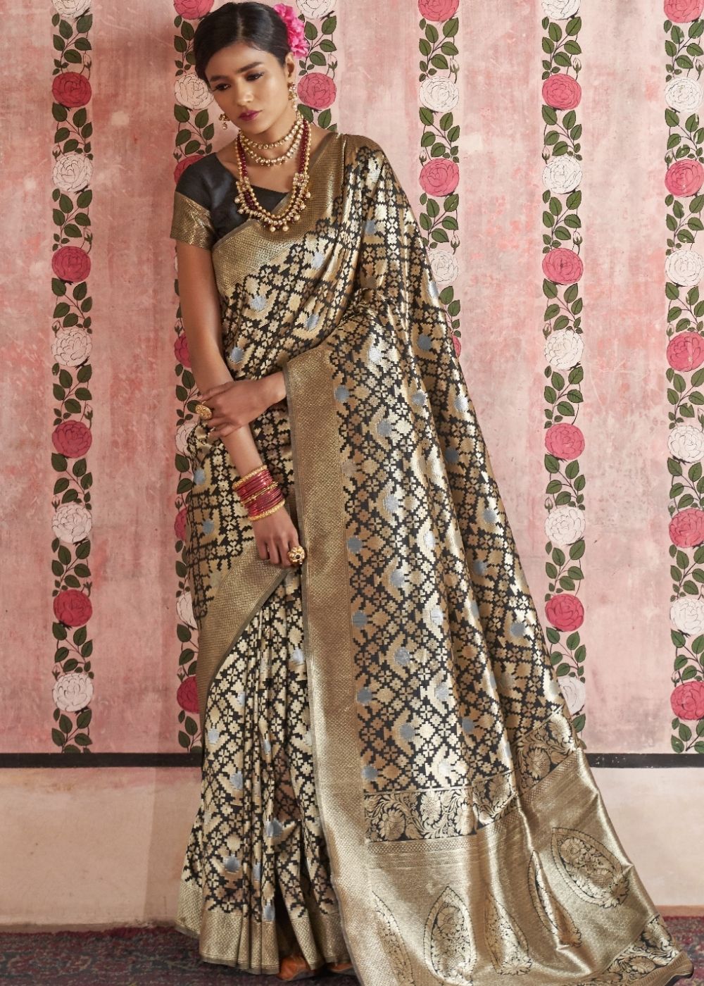 Midnight Black Handloom Weaving Silk Saree with Golden Border Clothsvilla Main image