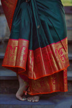 Load image into Gallery viewer, Smashing Green Soft Silk Saree With Divine Blouse Piece KP