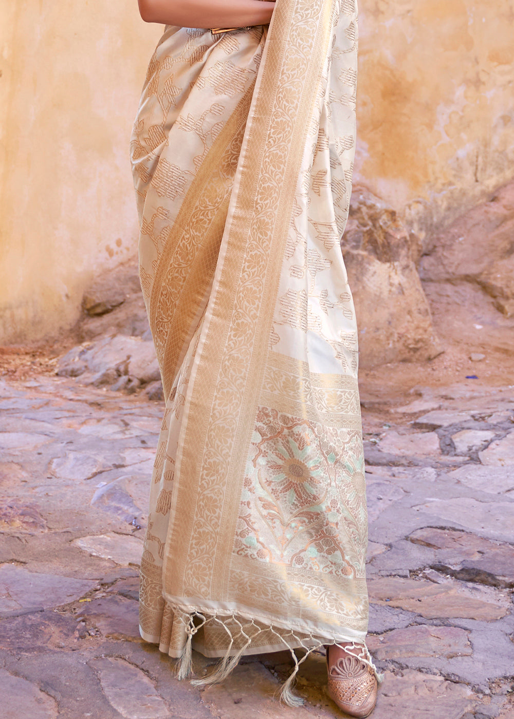 Ivory White Handloom Weave Soft Banarasi Silk Saree Clothsvilla