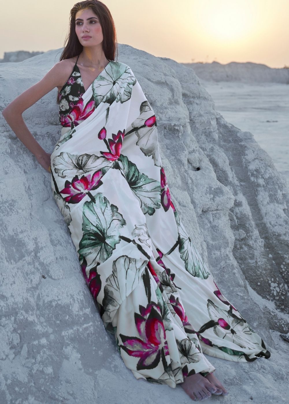 Daisy White Digital Printed Crepe Silk Saree : Top Pick Secondary image