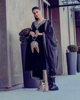 Beautiful-Navy-Blue-Color-Embroidery-Sequence-Work-Velvet-Salwar-Suit Clothsvilla
