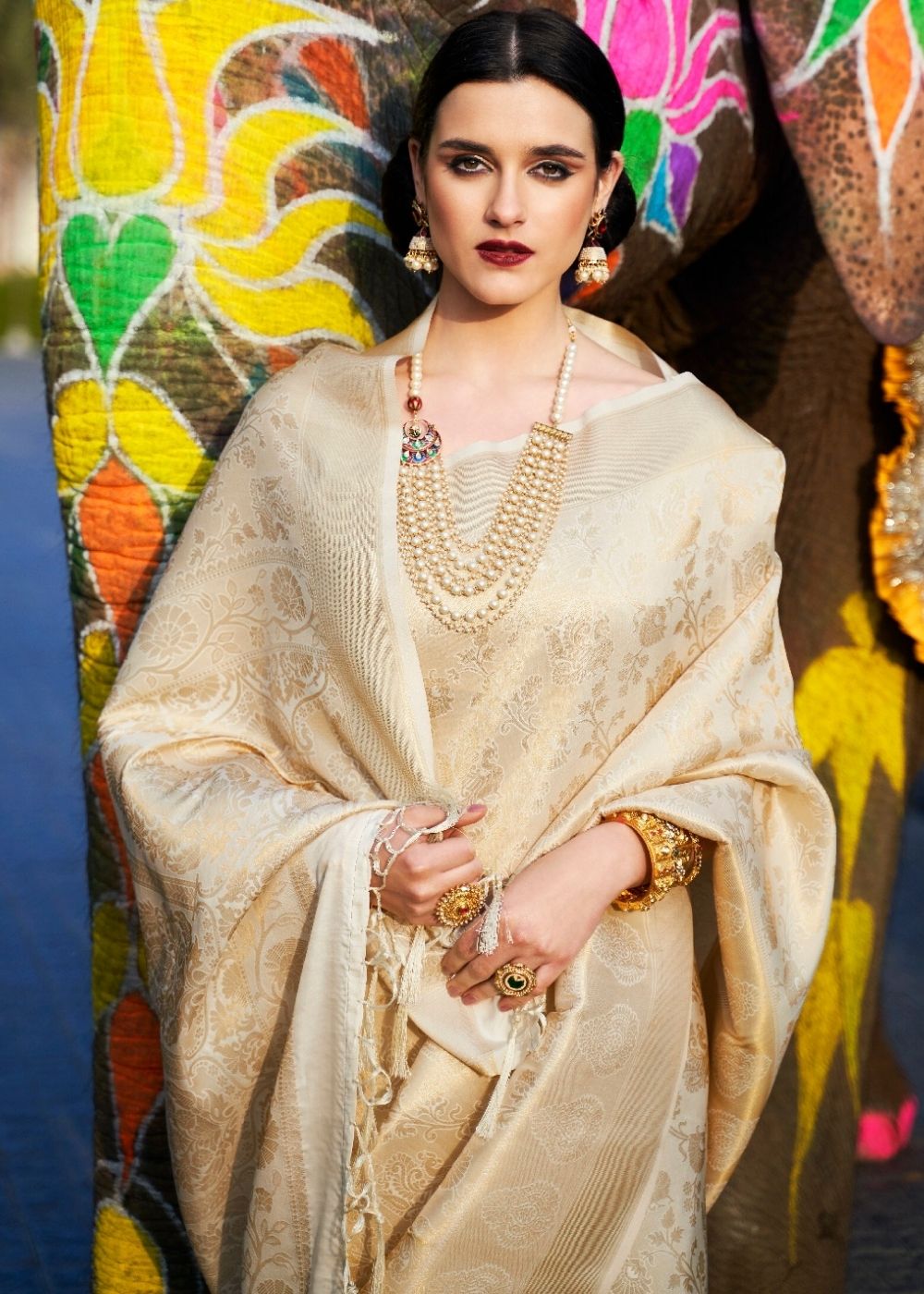 White Gold Handloom Weave Kanjivaram Silk Saree Secondary image