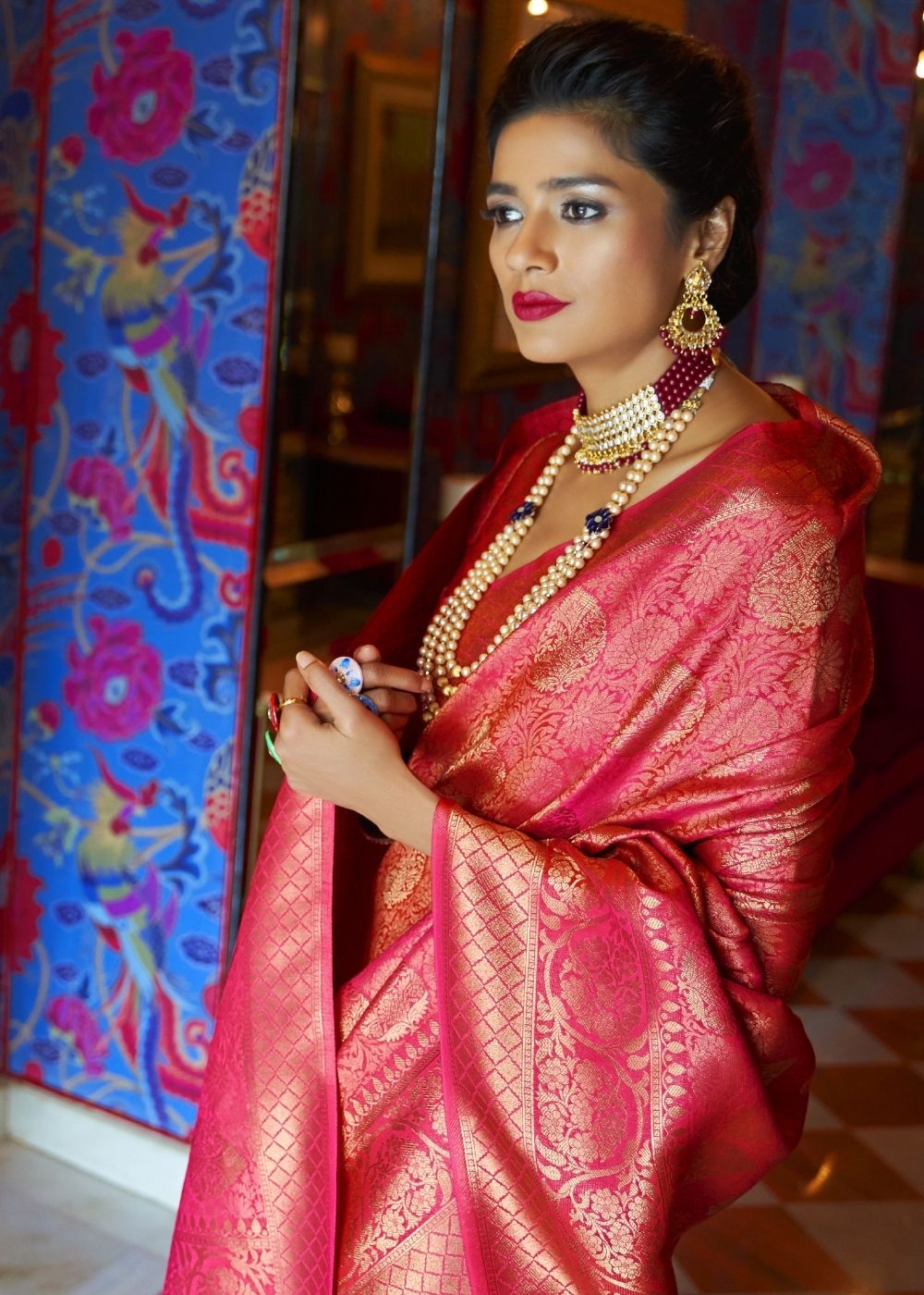 Hot Pink and Golden Blend Woven Kanjivaram Soft Silk Saree Secondary image