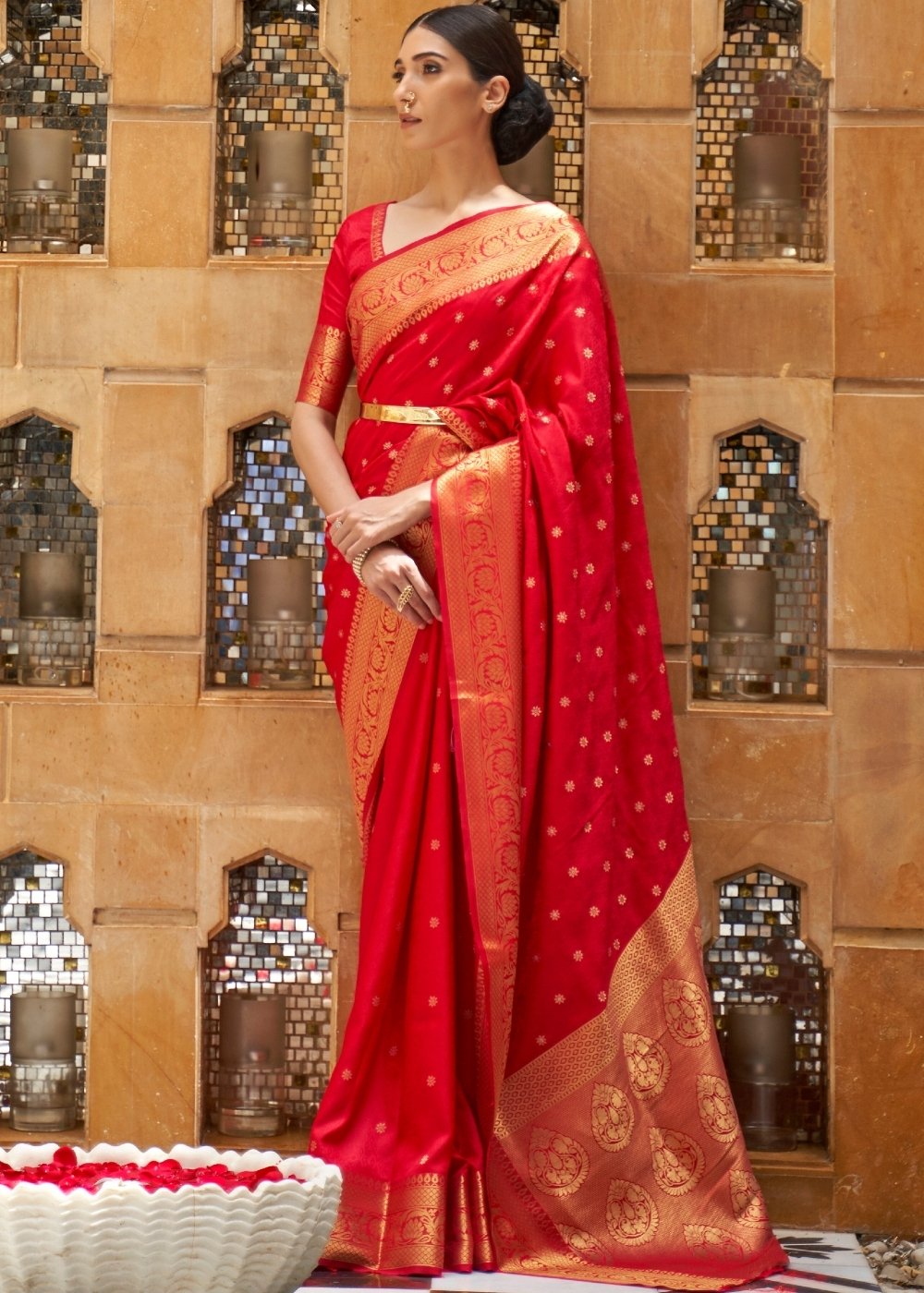 Crimson Red Woven Kanjivaram Silk Saree : Top Pick Clothsvilla Main image