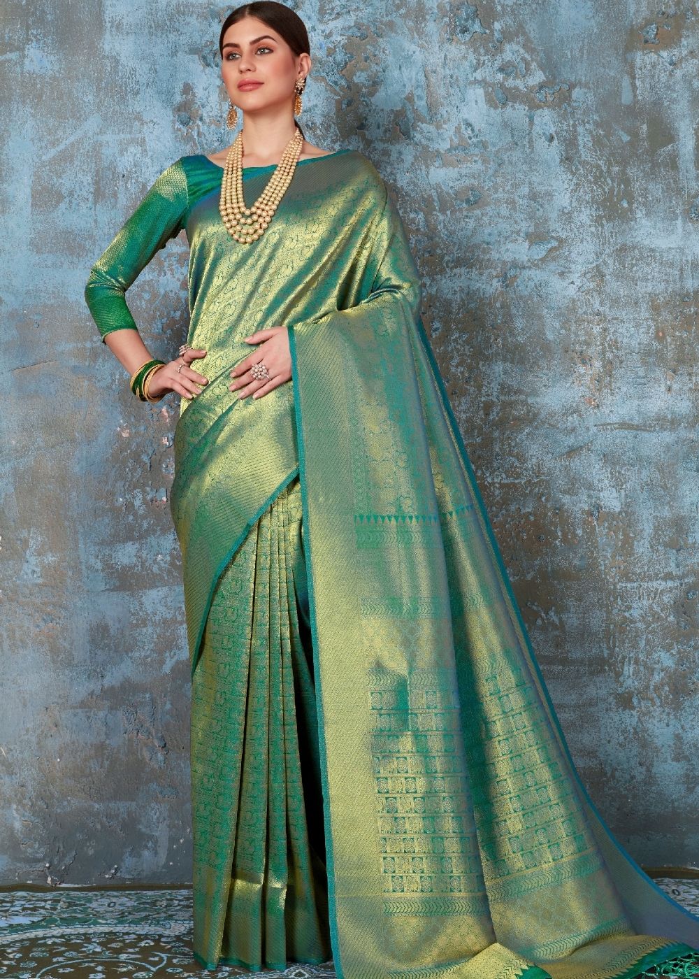 Forest Green Handloom Weave Kanjivaram Silk Saree : Special Wedding Edition Clothsvilla Main image