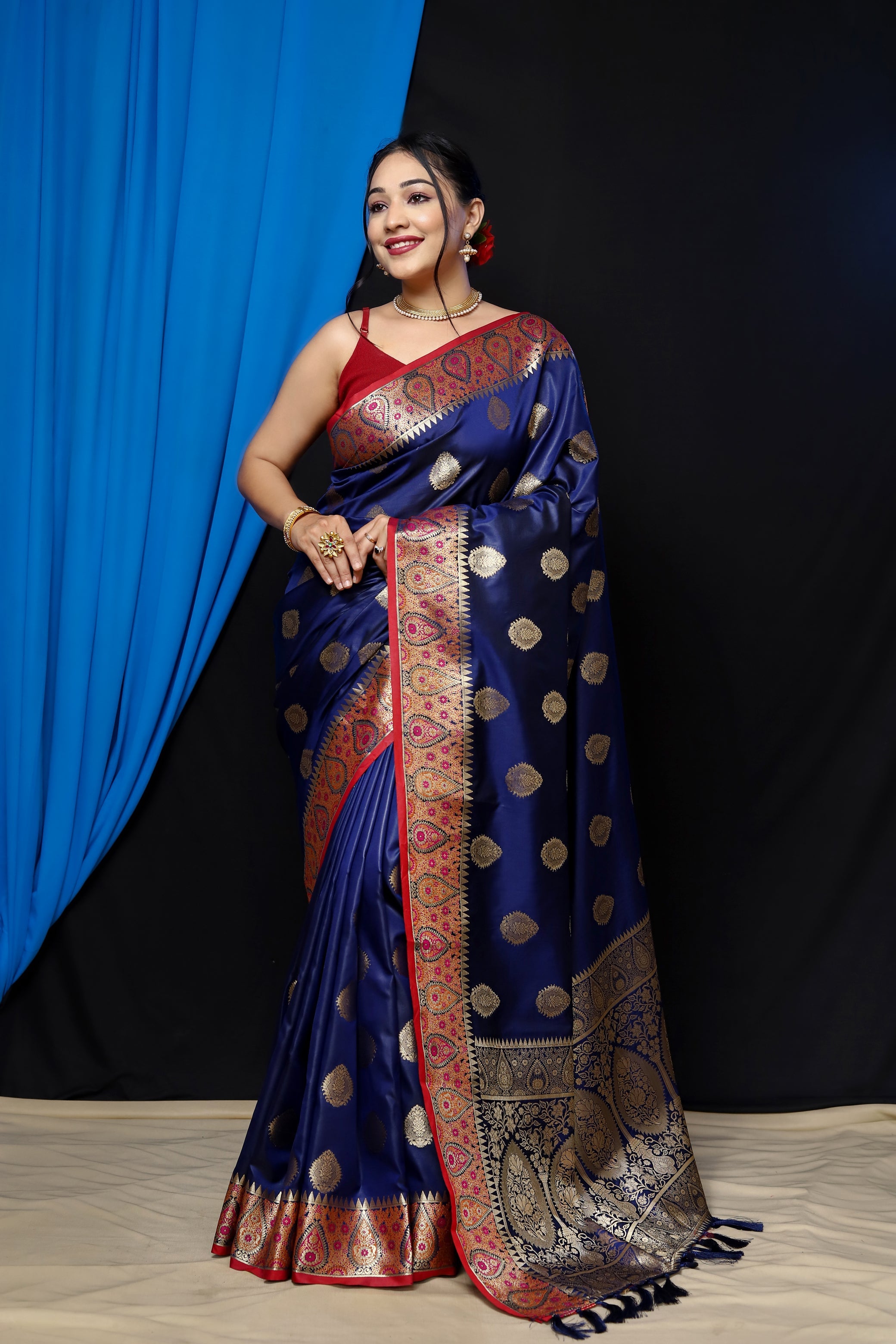 Sunheri Dola Silk Contrast Woven Saree Navy Blue Clothsvilla Main image