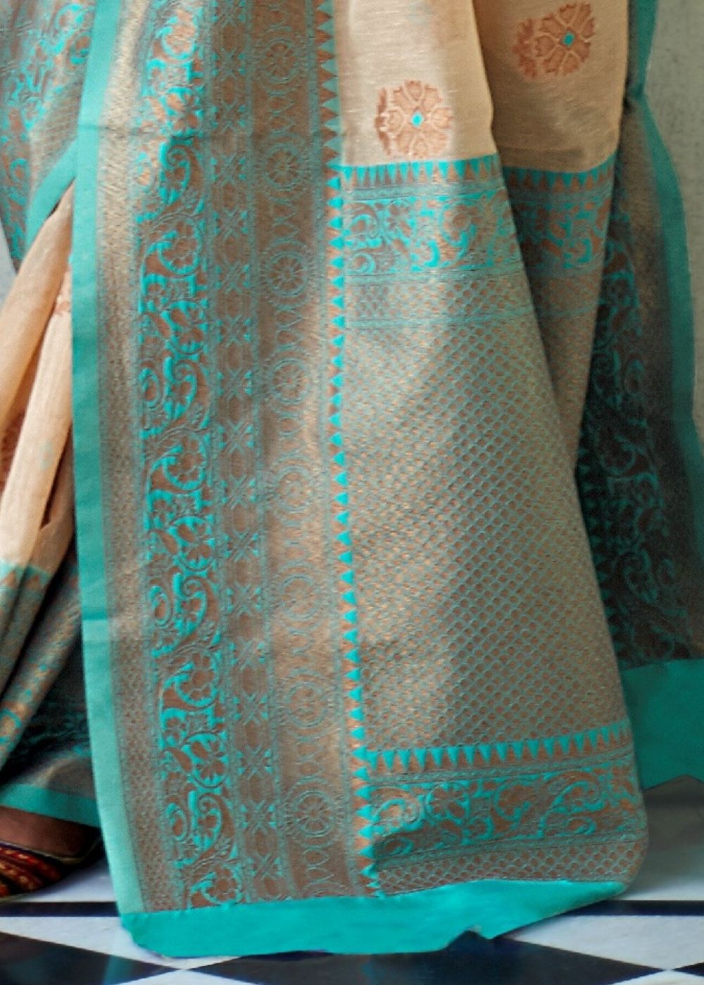Subtle Beige Woven Linen Silk Saree with Butti overall Clothsvilla