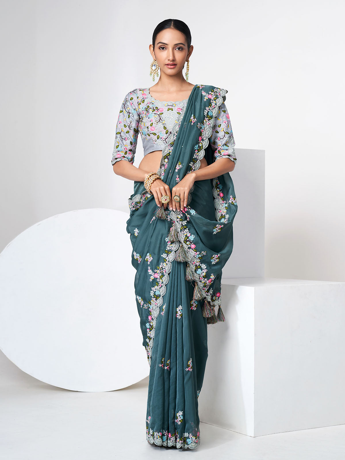 Blue Organza Saree With Unstitched Blouse Secondary image