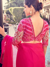 Load image into Gallery viewer, Pink Organza Solid Saree With Blouse Piece Clothsvilla