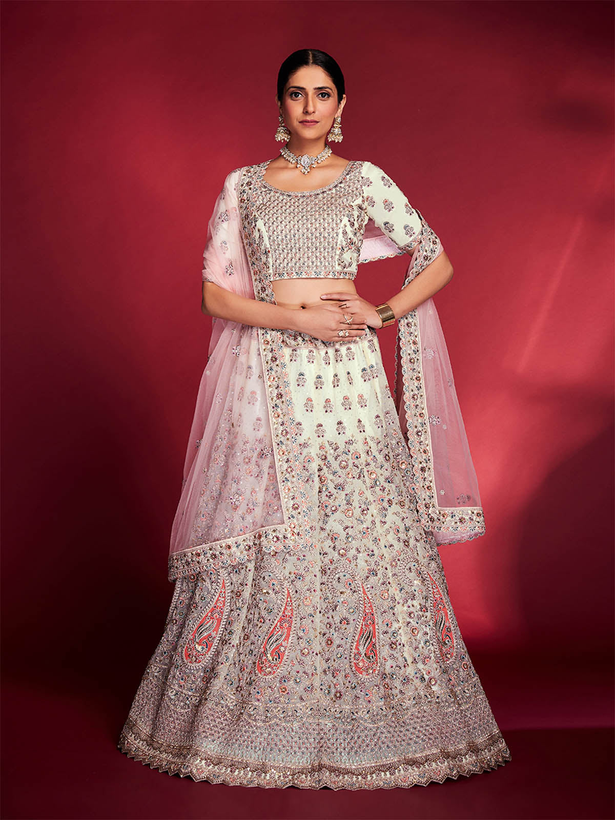 Alia Bhatt's anarkali to Kareena Kapoor's lehenga: 5 stylish ways to wear  chikankari outfits like Bollywood divas | The Times of India