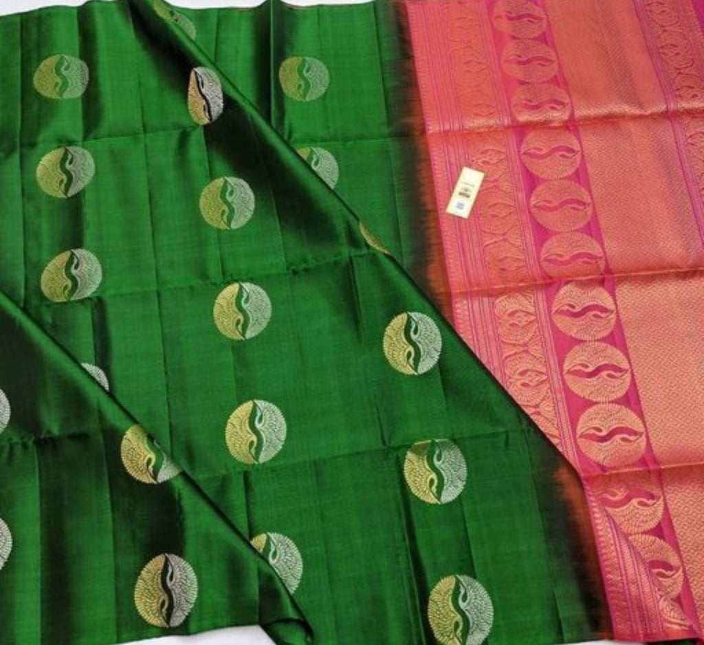 Trendy Green Soft Silk Saree With Stunning Blouse Piece ClothsVilla